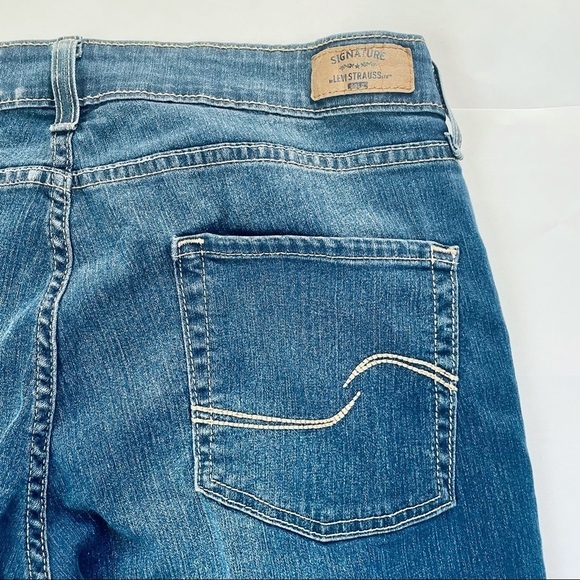 Signature by Levi Strauss & Co. Gold Totally Shaping Straight Leg Jeans 18L - Picture 9 of 9